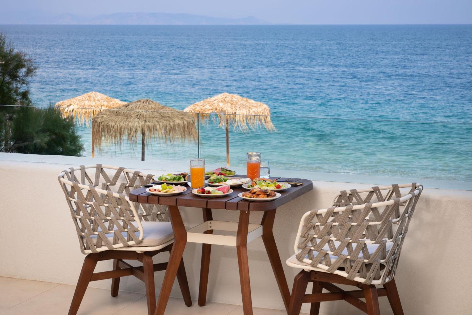Isla Brown Corinthia Resort & Spa, Curio Collection By Hilton Agioi Theodoroi Exterior foto A typical breakfast in Greece