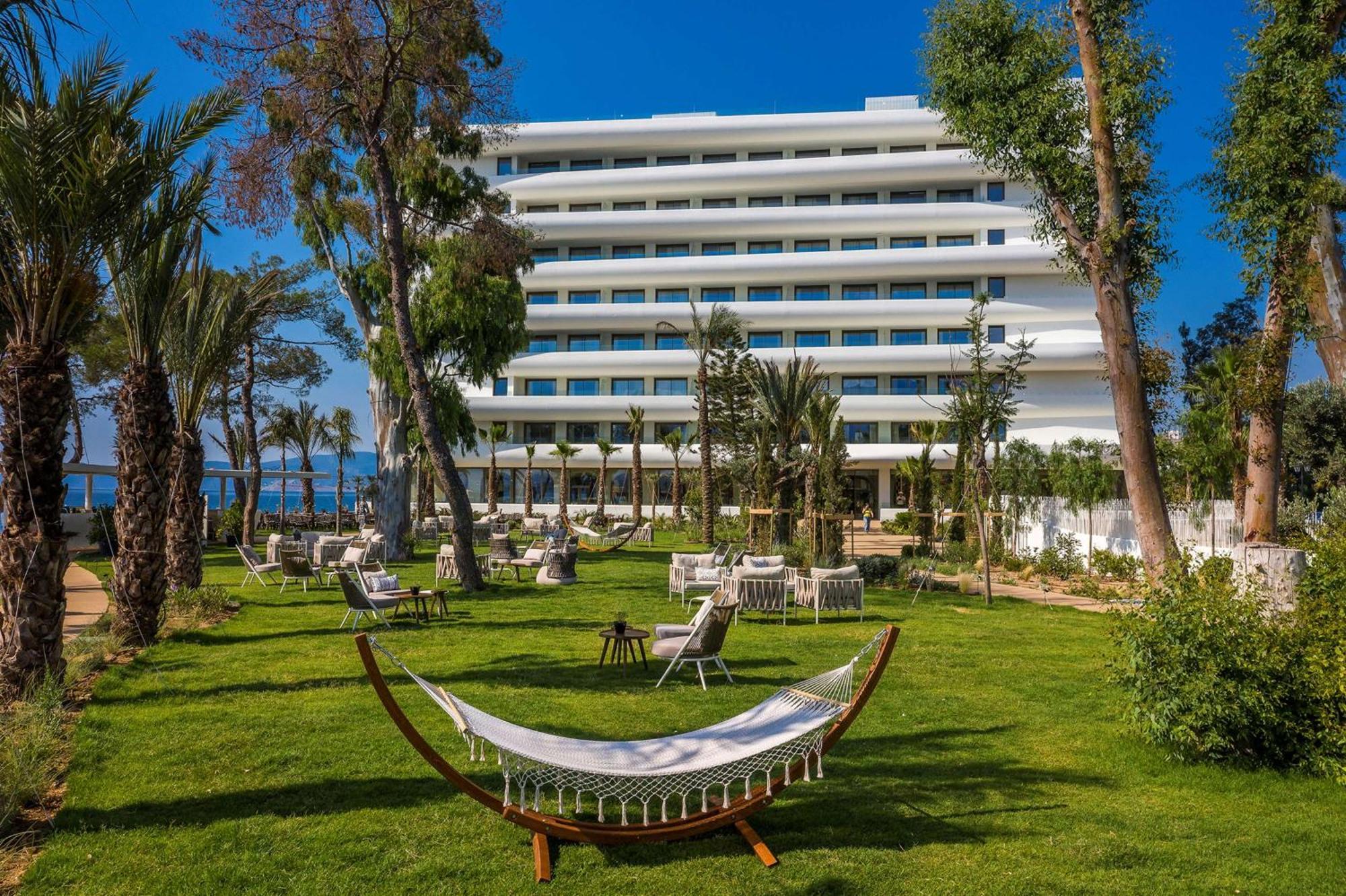 Isla Brown Corinthia Resort & Spa, Curio Collection By Hilton Agioi Theodoroi Exterior foto The hotel's main building