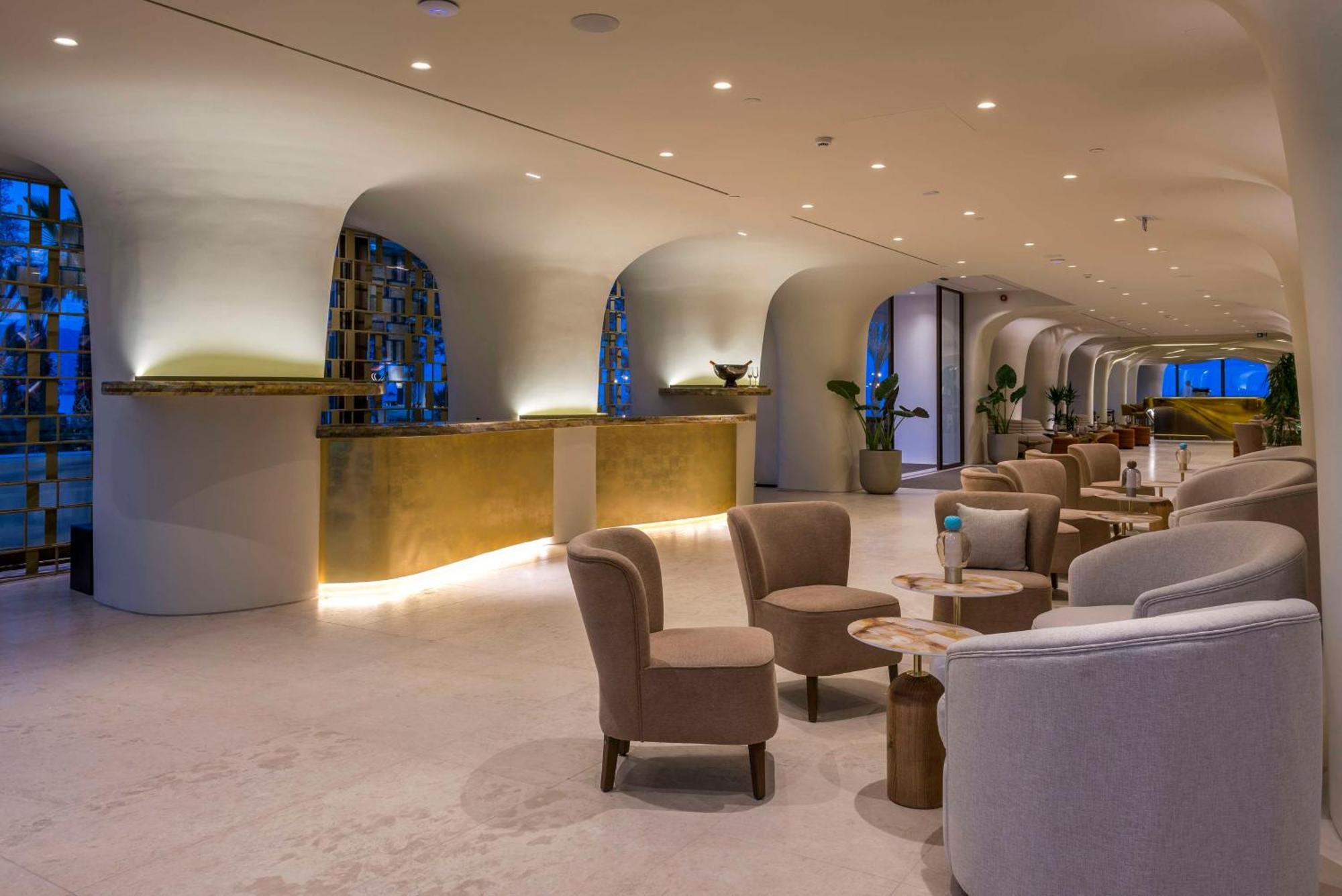 Isla Brown Corinthia Resort & Spa, Curio Collection By Hilton Agioi Theodoroi Exterior foto The lounge at the airport