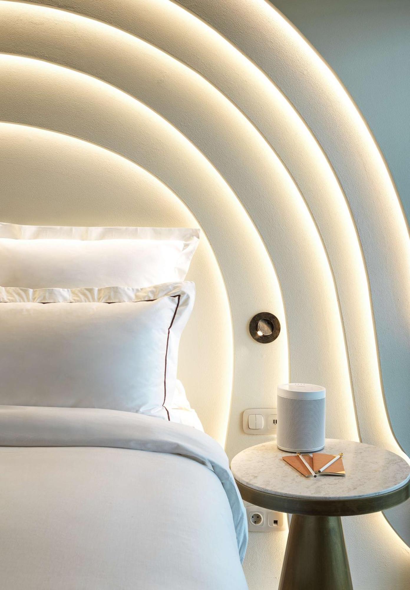 Isla Brown Corinthia Resort & Spa, Curio Collection By Hilton Agioi Theodoroi Exterior foto A wall light