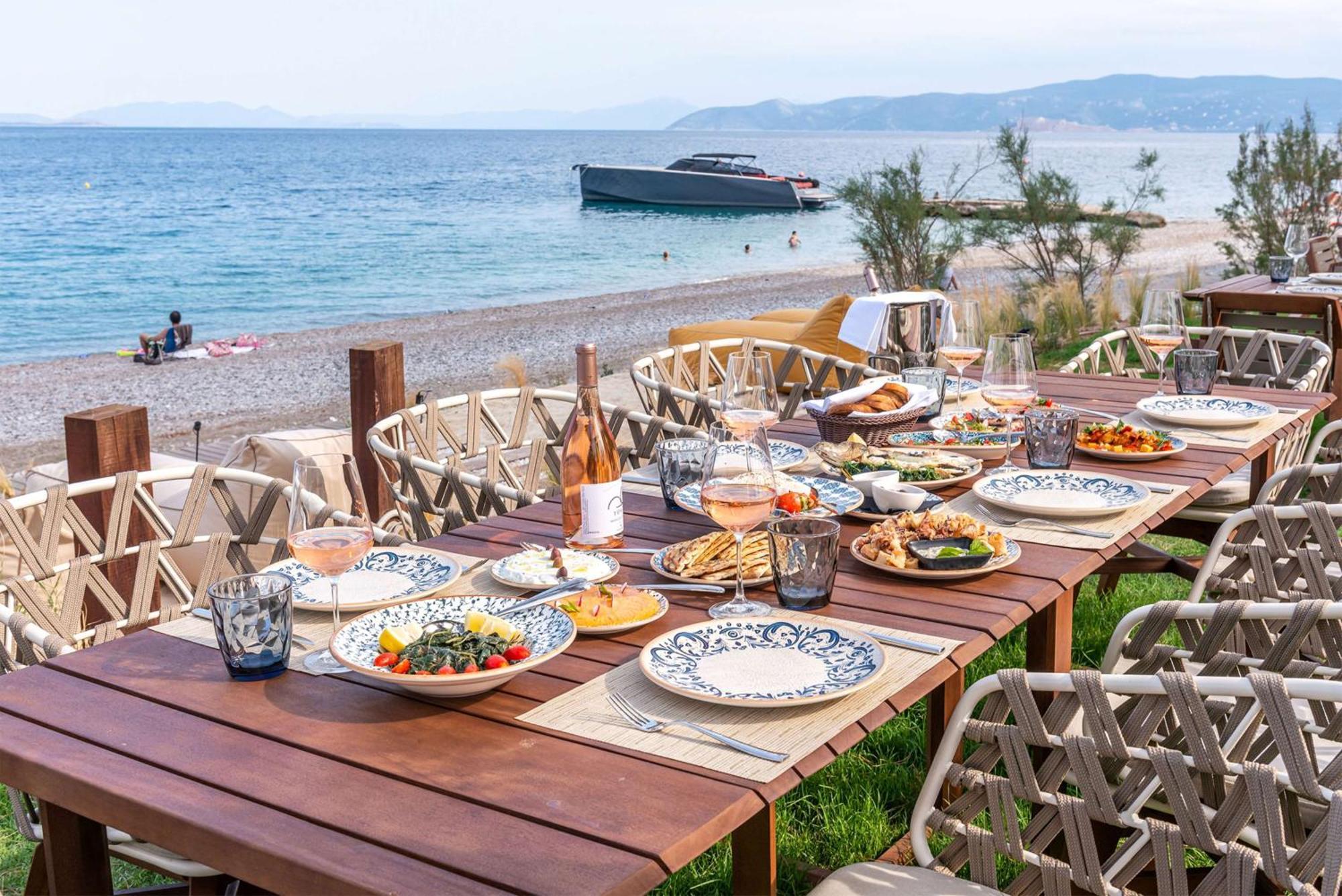 Isla Brown Corinthia Resort & Spa, Curio Collection By Hilton Agioi Theodoroi Exterior foto A typical Italian meal