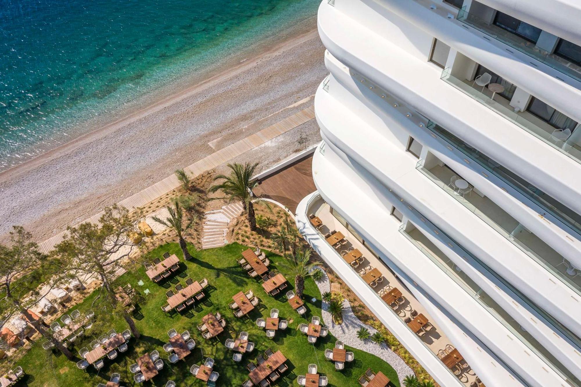 Isla Brown Corinthia Resort & Spa, Curio Collection By Hilton Agioi Theodoroi Exterior foto The beach at the hotel